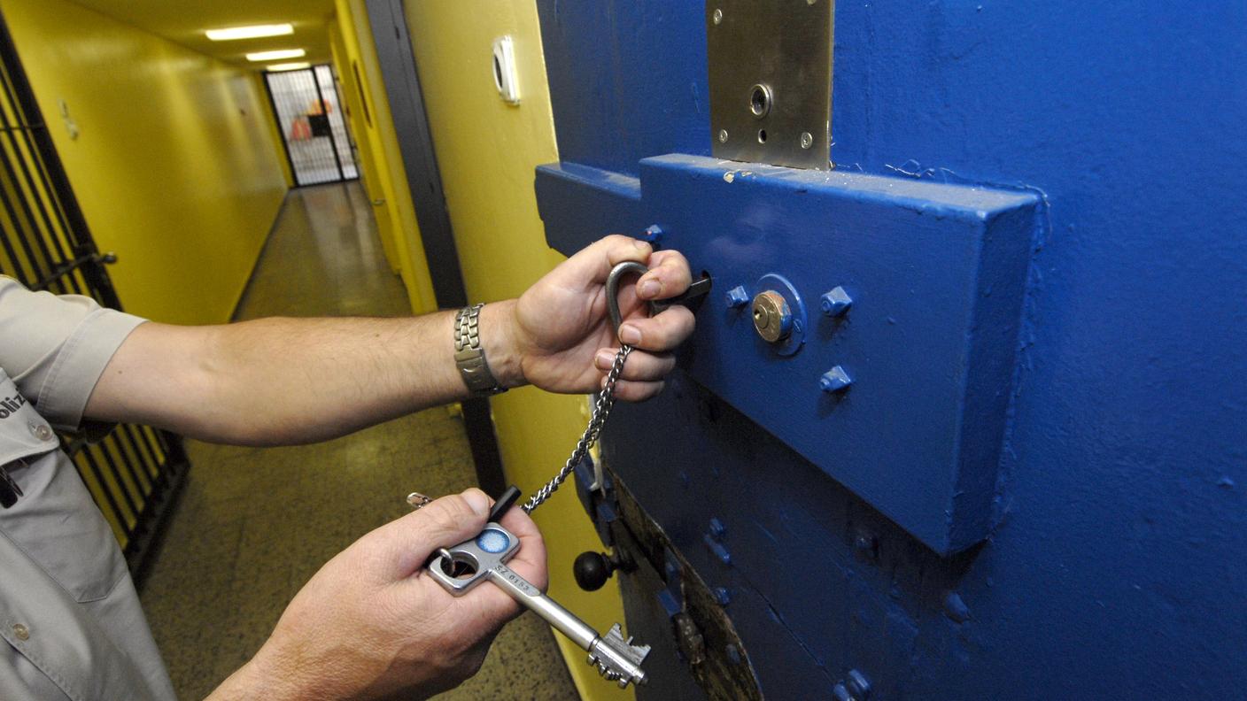 Indagini sulle azioni di contenimento di un detenuto