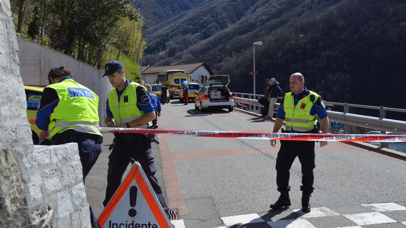 La polizia ha chiuso un tratto di cantonale