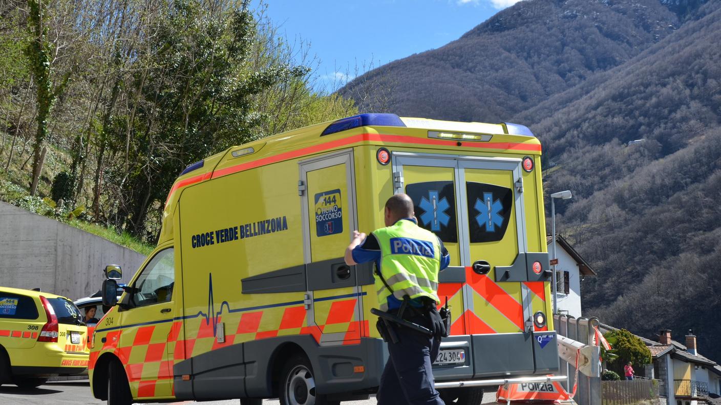 Soccorritori e agenti al lavoro