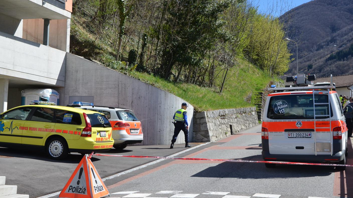 Soccorritori e agenti al lavoro