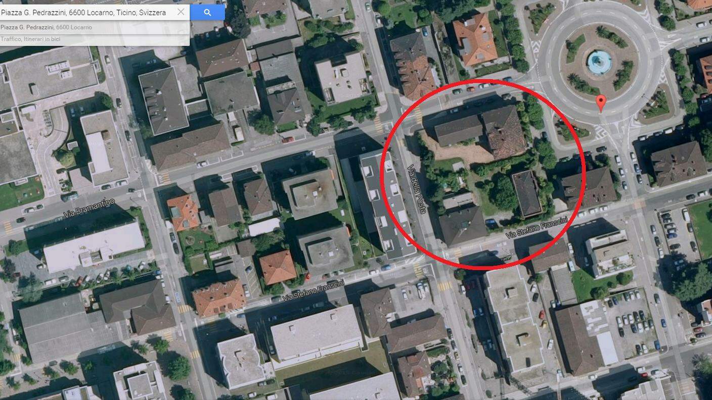 Nel cerchio rosso dal basso in senso antiorario: Casa d'Italia, la sede dell'ex viceconsolato e Villa Igea.