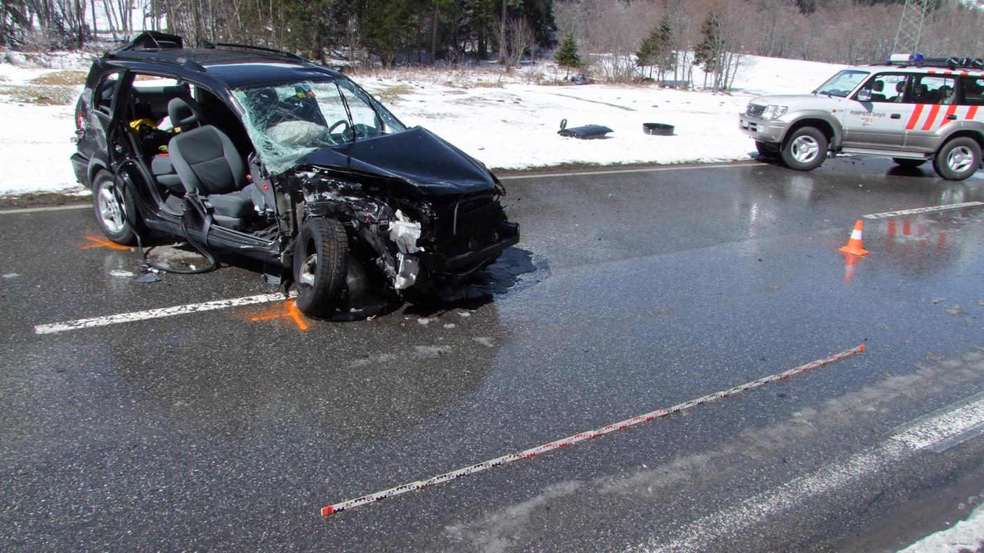 L'auto è scivolata sulla strada ghiacciata, secondo la polizia
