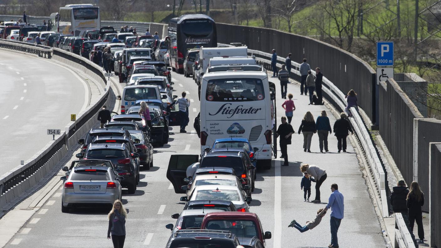 In sosta ai piedi del San Gotatrdo venerdì da un lato, domenica dall'altro