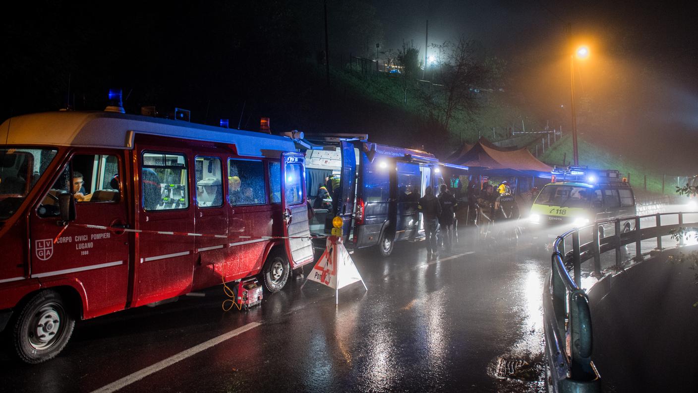 Pompieri intervengono a Bombinasco, dove a novembre una frana ha travolto un'abitazione, uccidendo una donna e sua figlia
