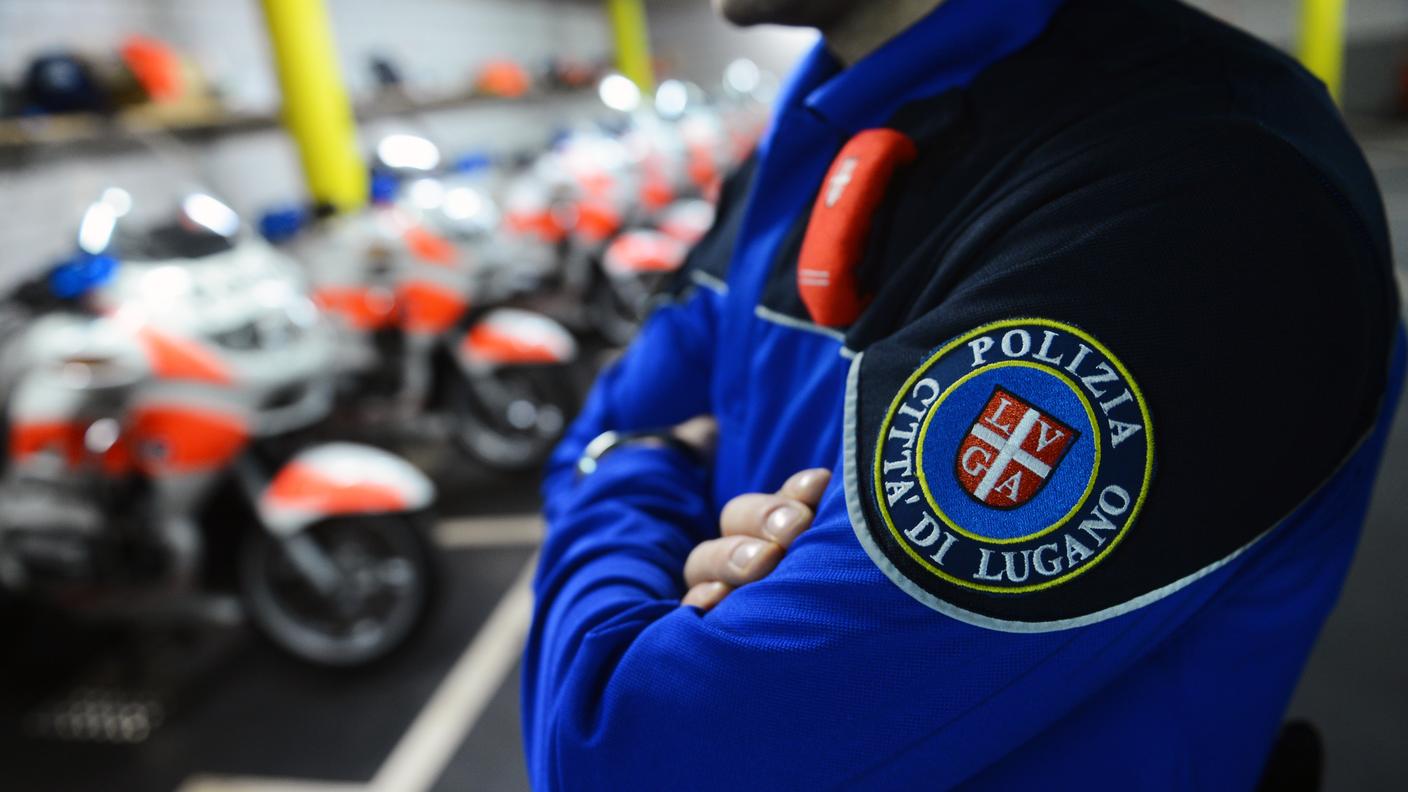 Nei confronti del poliziotto è stata avviata una procedura disciplinare.