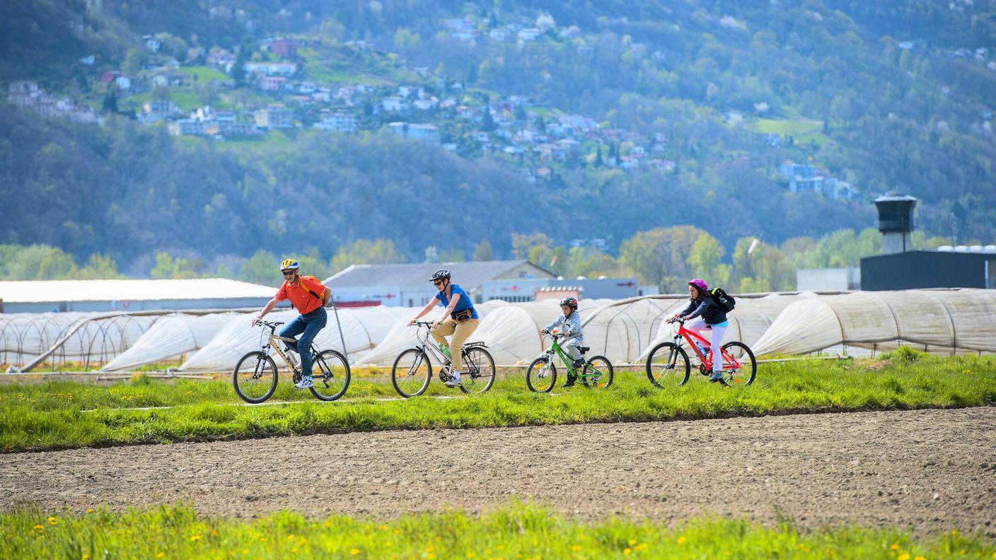 Ciclisti "invadono" il Piano di Magadino