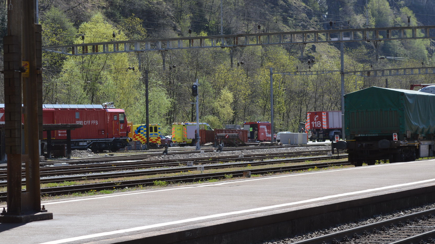 I pompieri hanno provveduto alla messa in sicurezza della zona