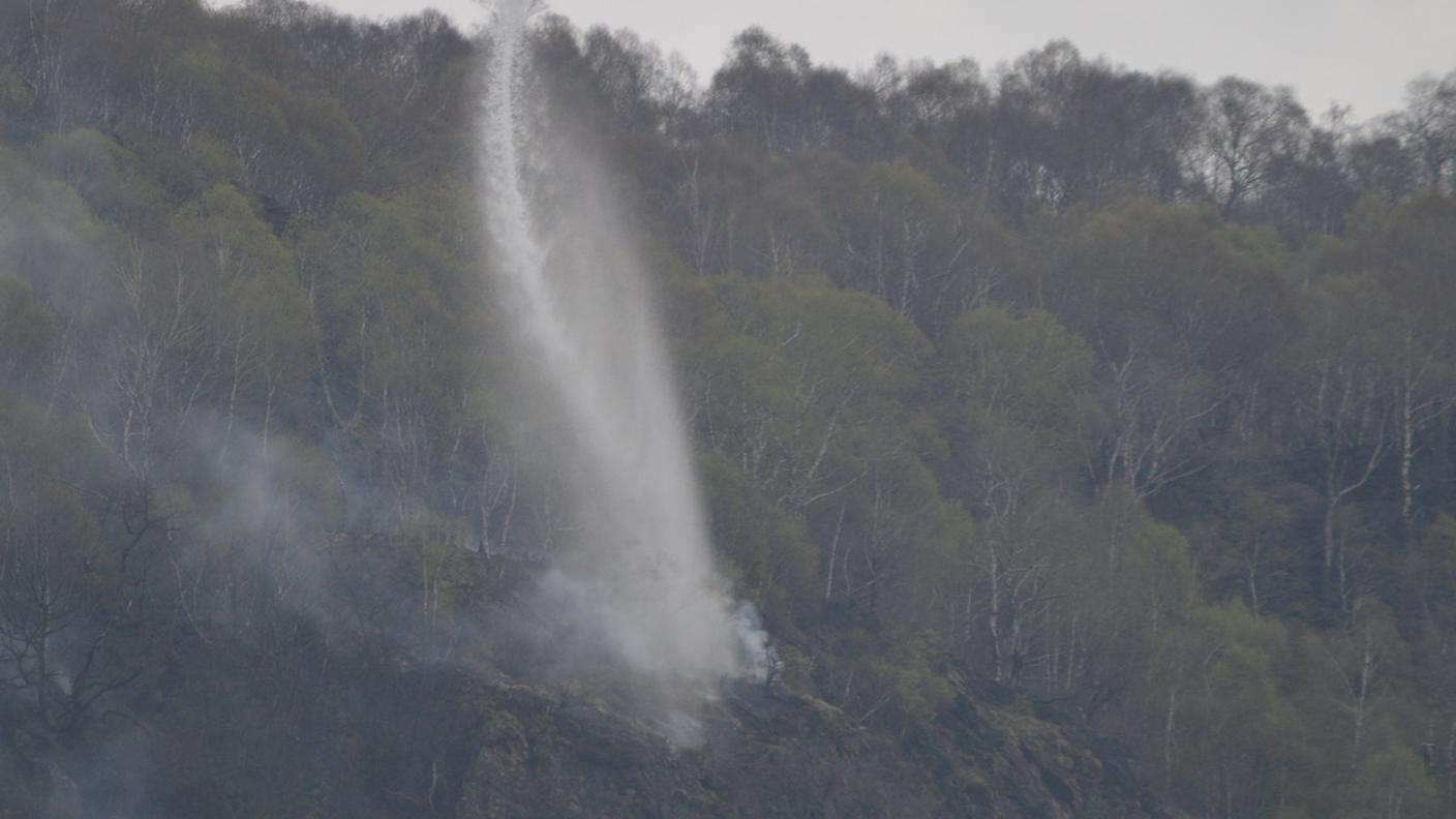 L'incendio non è ancora stato domato