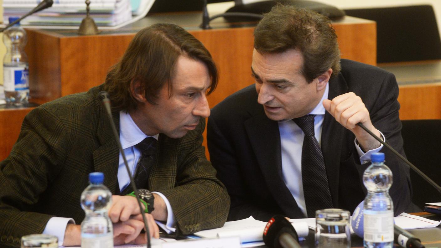 Il capo dicastero finanze Michele Foletti (s) e il sindaco Marco Borradori (d)