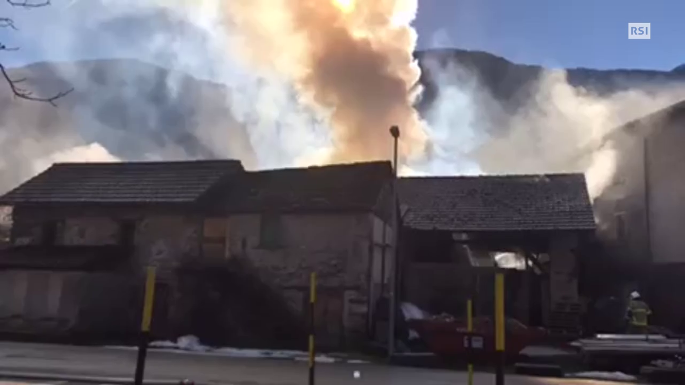 Incendio sotto controllo a Roveredo, nessun ferito