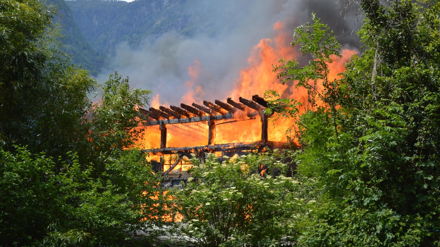 L'abitazione è stata avvolta completamente dalle fiamme