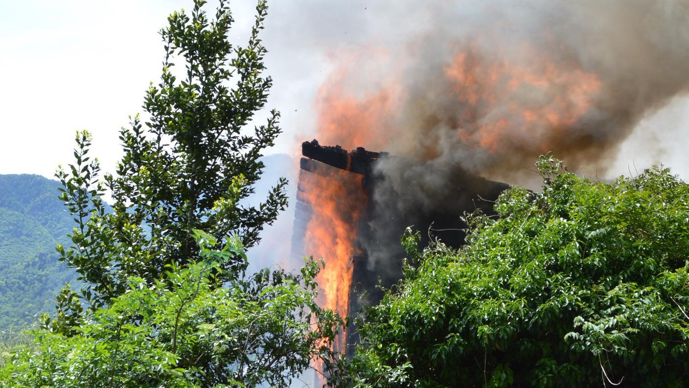 L'abitazione è stata avvolta completamente dalle fiamme