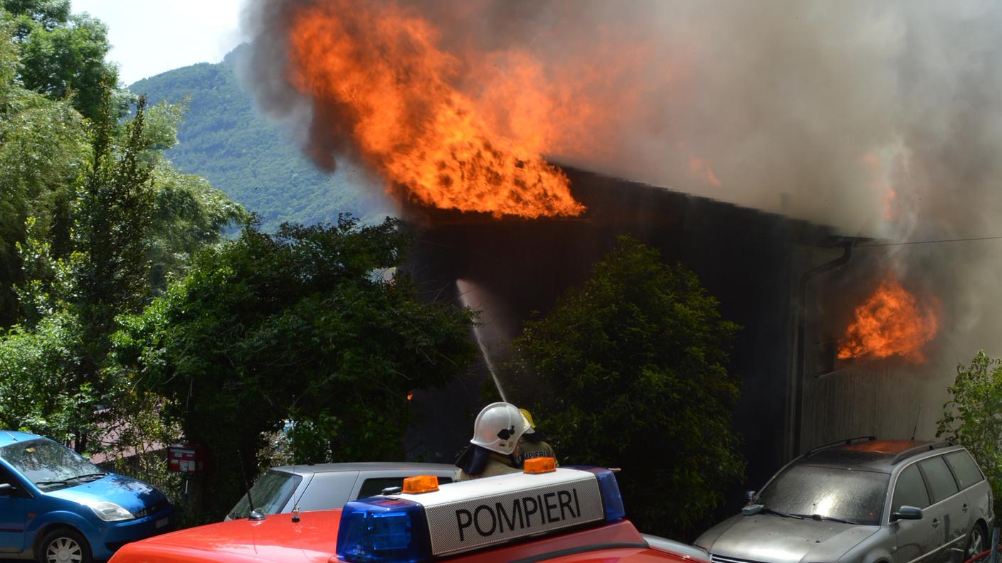 L'abitazione è stata avvolta completamente dalle fiamme