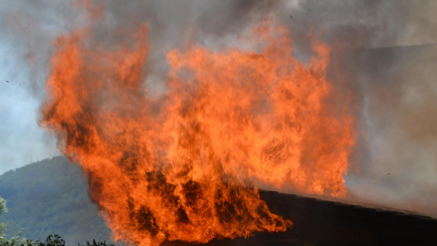 L'abitazione è stata avvolta completamente dalle fiamme