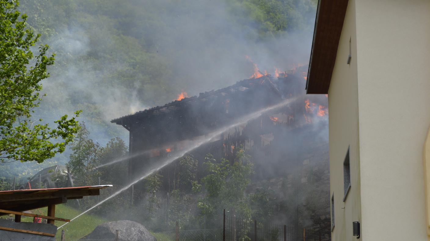L'abitazione è stata avvolta completamente dalle fiamme