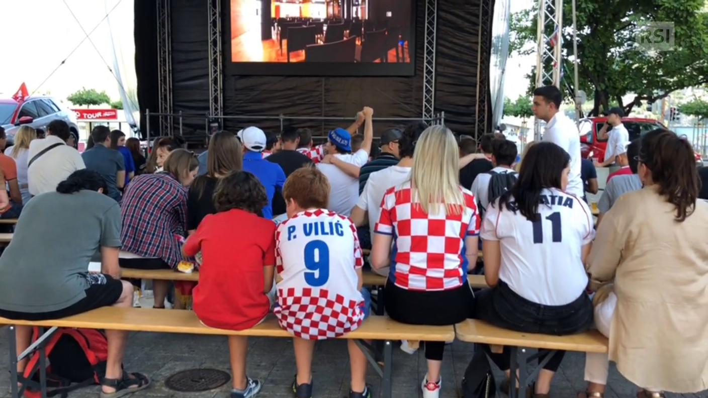 L'atmosfera tra i tifosi al maxischermo di Lugano per Russia-Croazia
