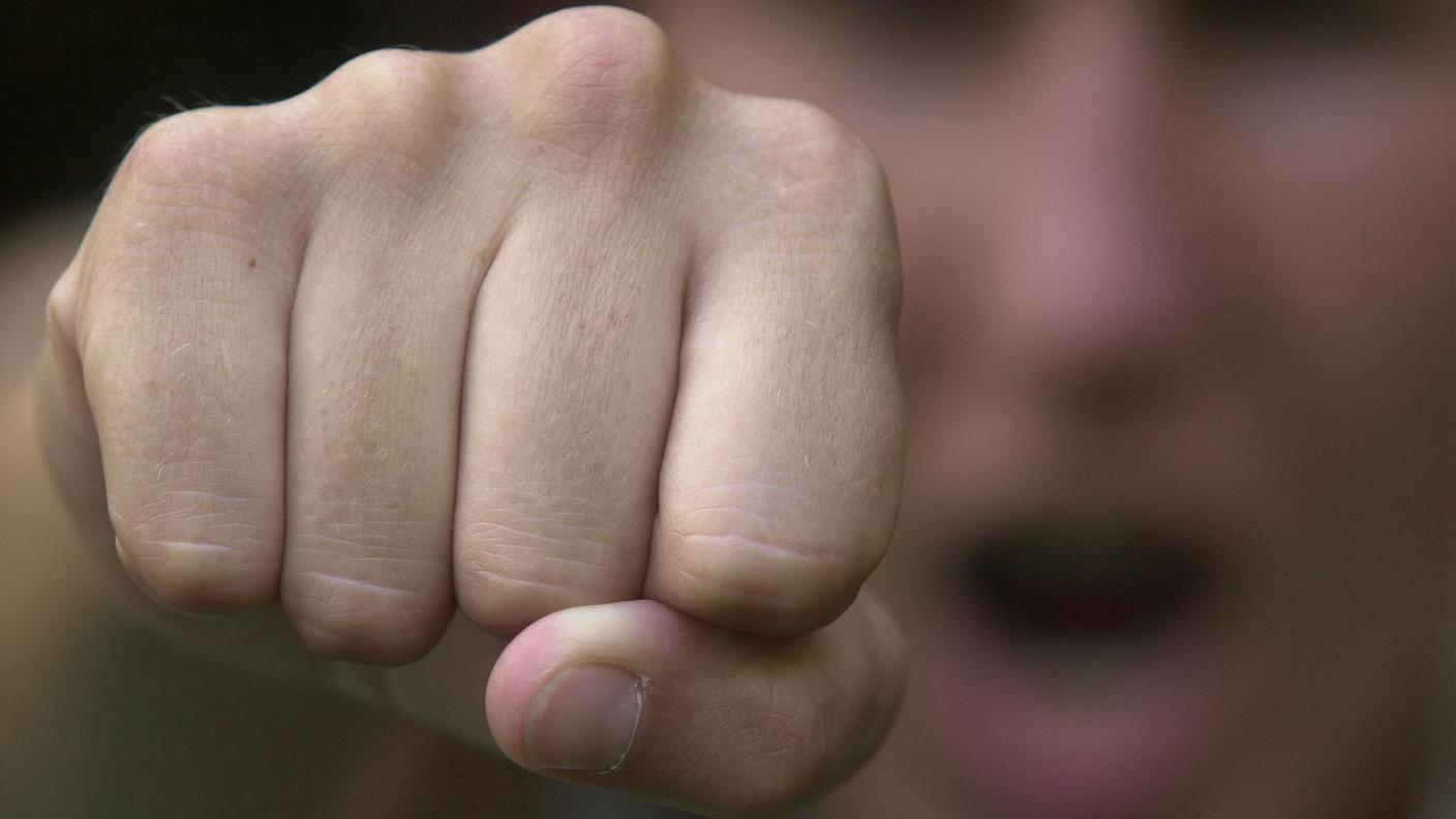 L'uomo sostiene di aver agito per legittima difesa