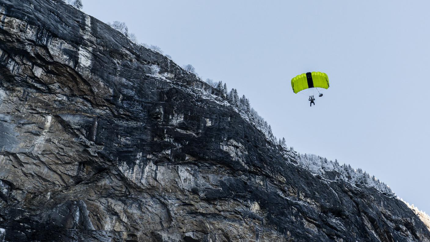 Parapendista gravemente ferito