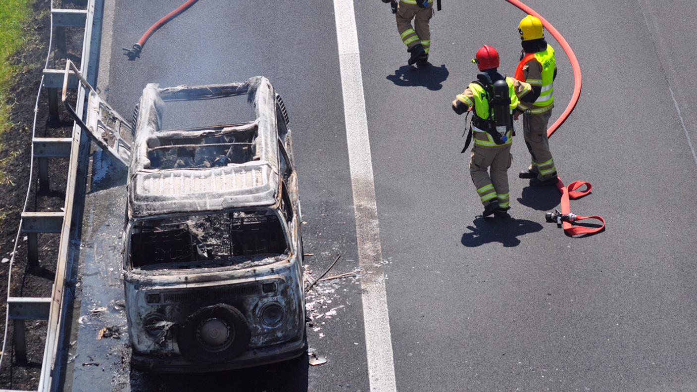 Una domenica calda in assoluto sull'autostrada A2 in direzione nord