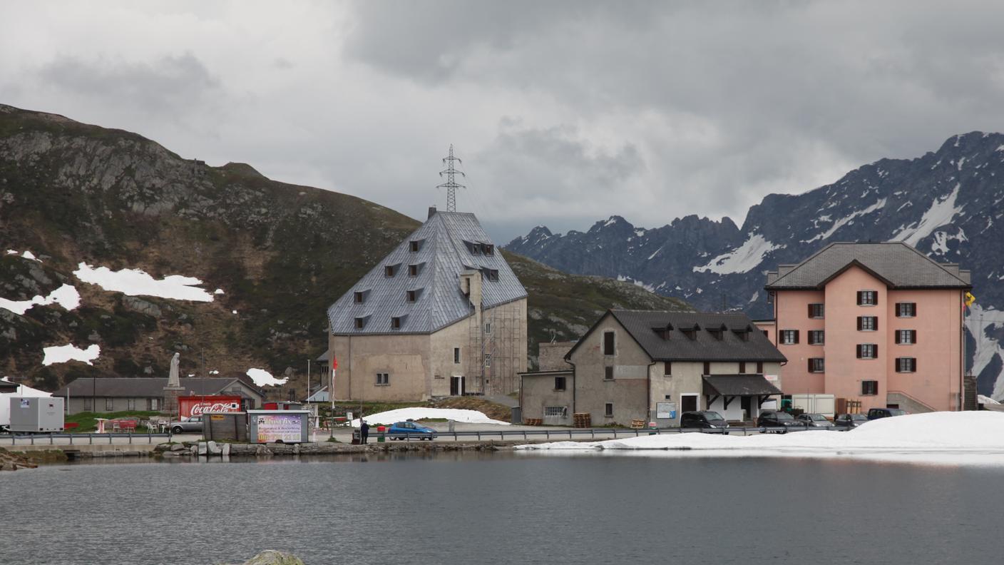In cima al passo? Nessuno, con la strada chiusa