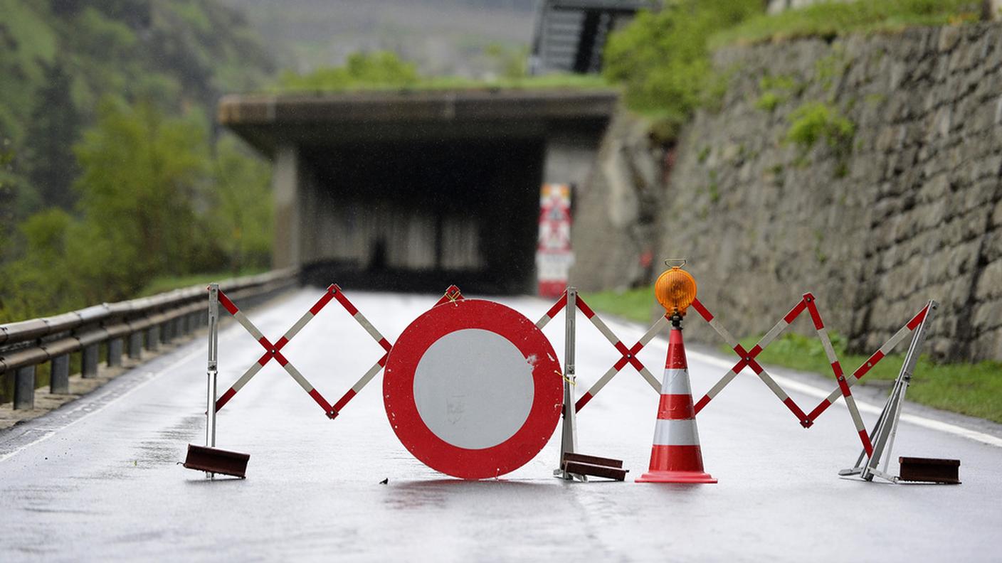 Il 20 maggio cade una frana che blocca la strada fra Andermatt e Göschenen