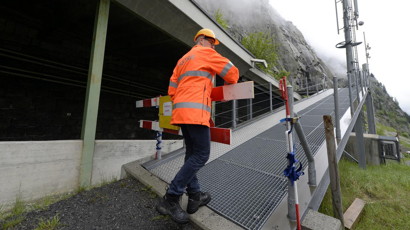 La strada viene subito chiusa e cominciano i lavori per la messe in sicurezza