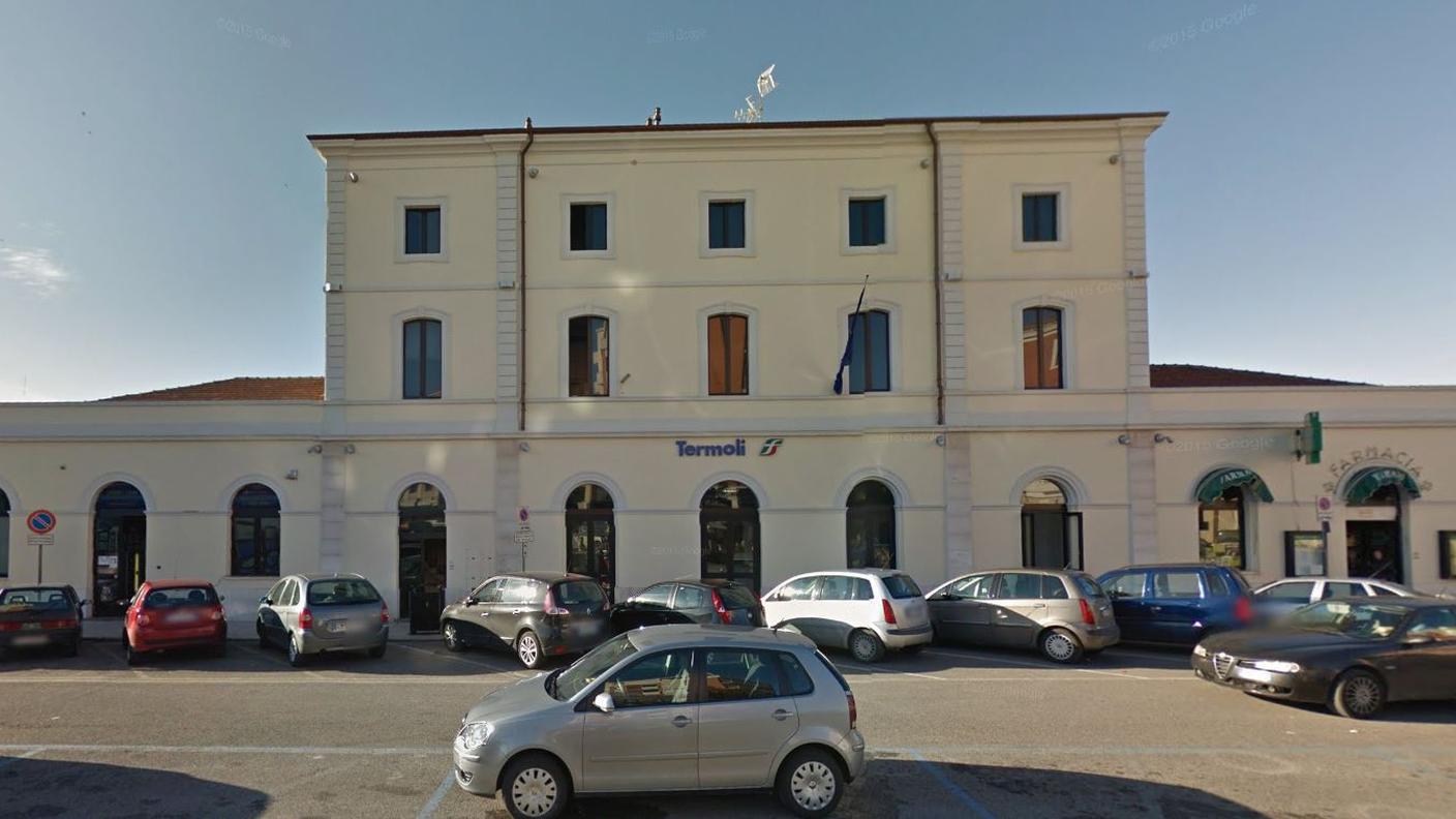 La stazione dove i giovani si sono rivolti alle autorità