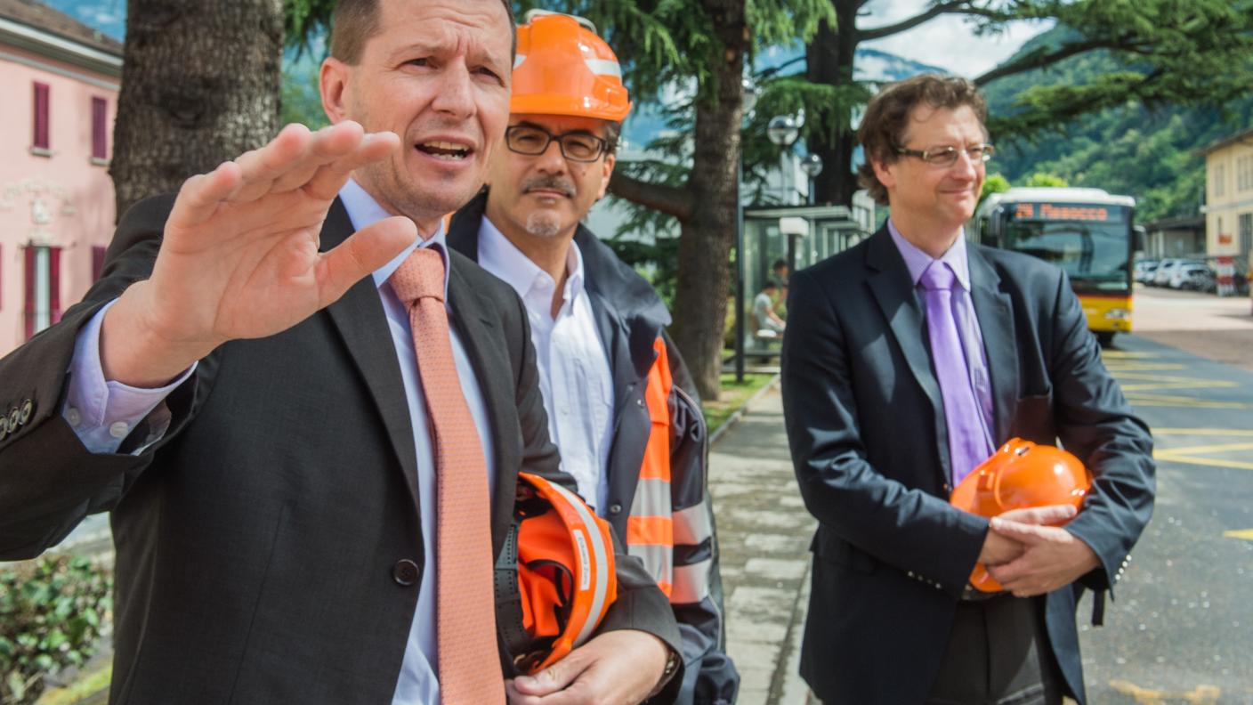 Zuro con il portavoce delle FFS Malfanti e il sindaco di Bellinzona Branda