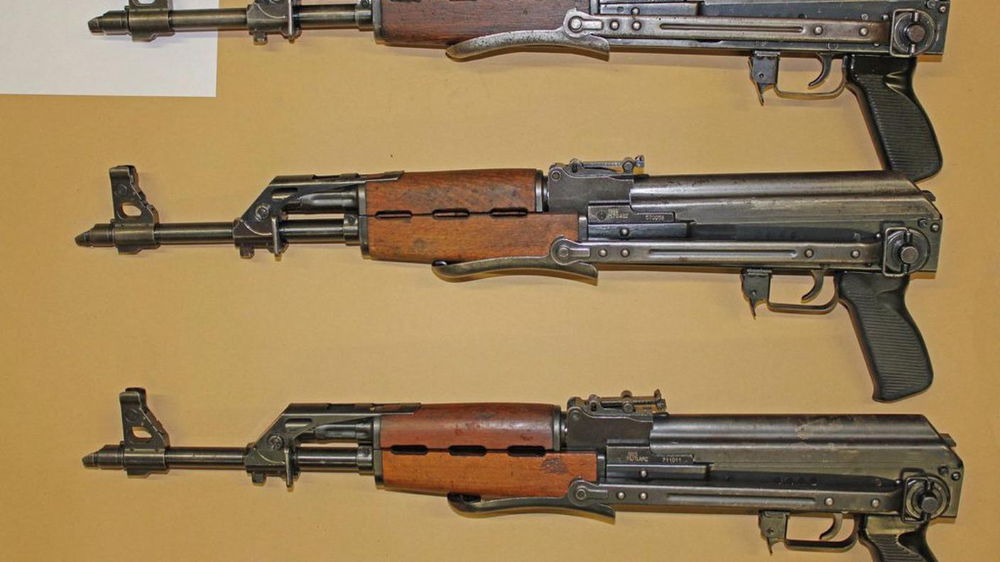L'uomo arrestato ha numerosi precedenti per falso, evasione e stupefacenti