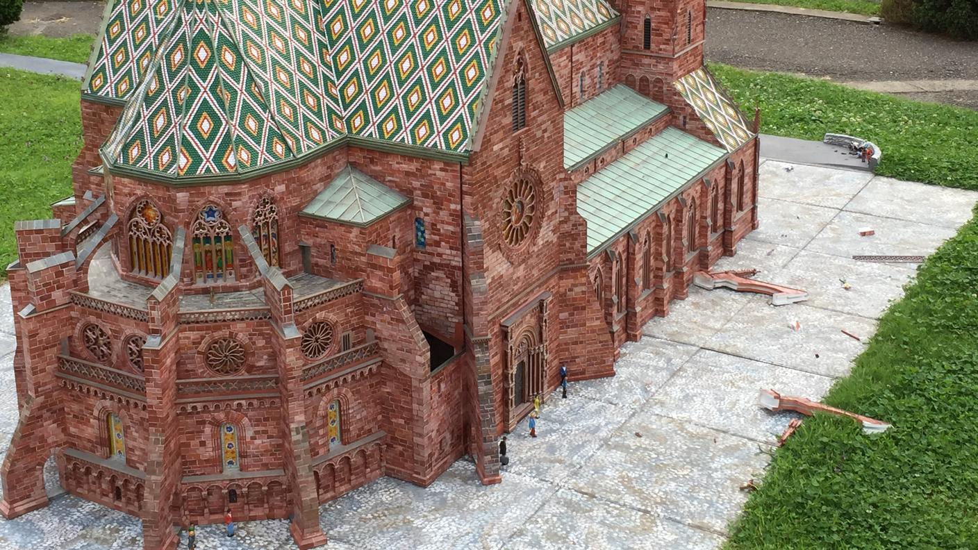 La cattedrale di Basilea è stata spaccata in più punti