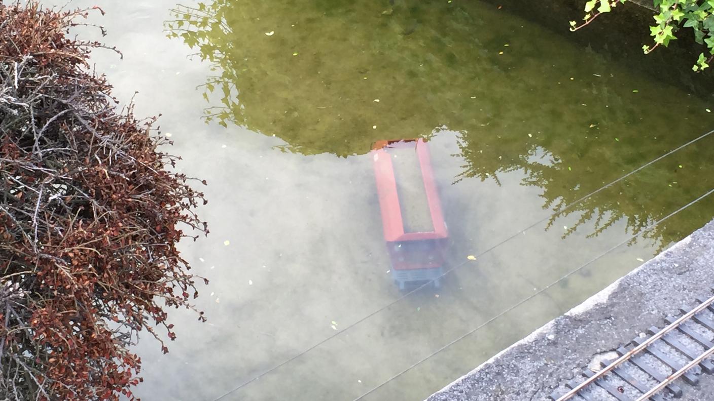 Un vagone sott'acqua