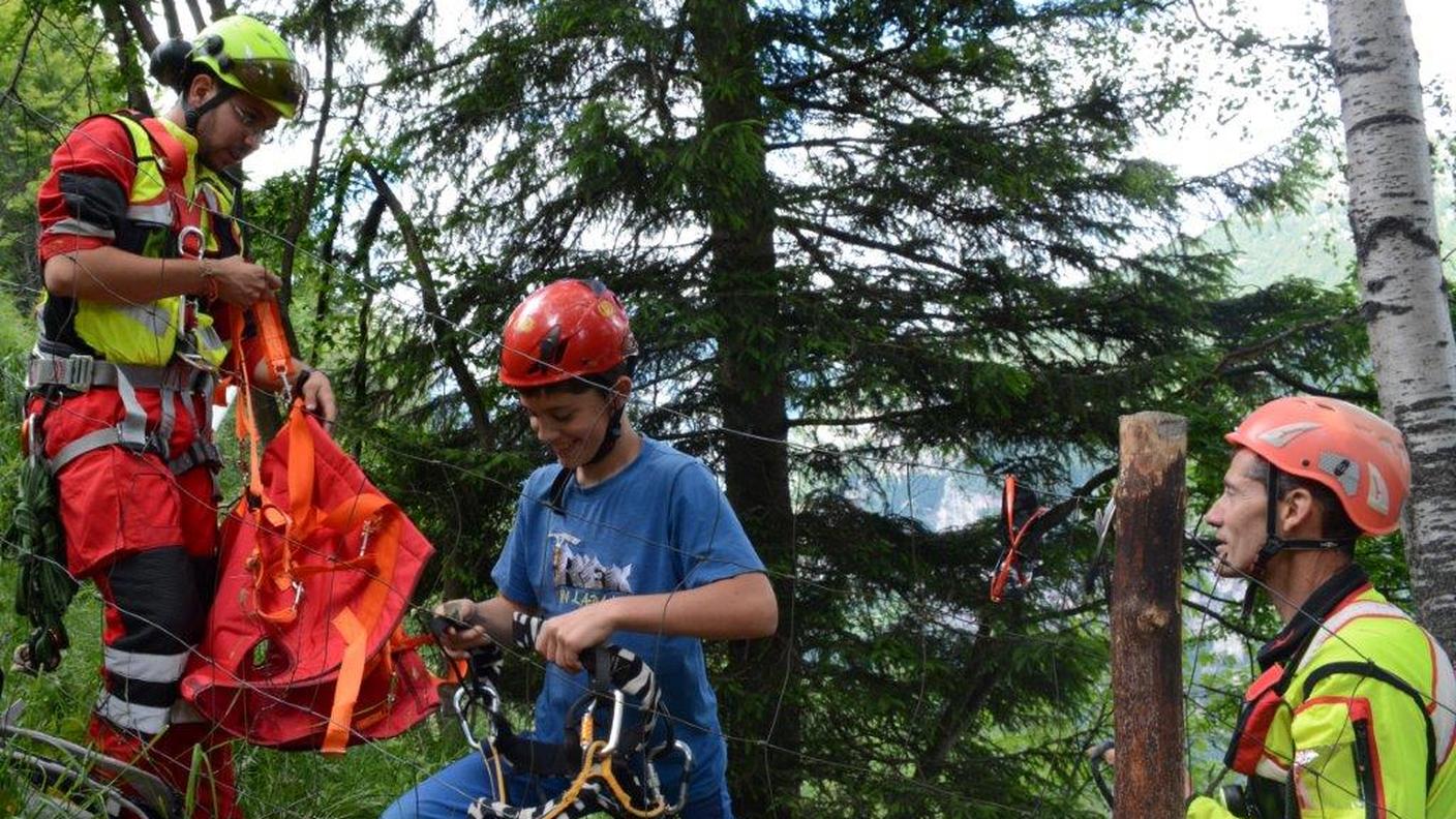 Al lavoro per recuperare la capretta