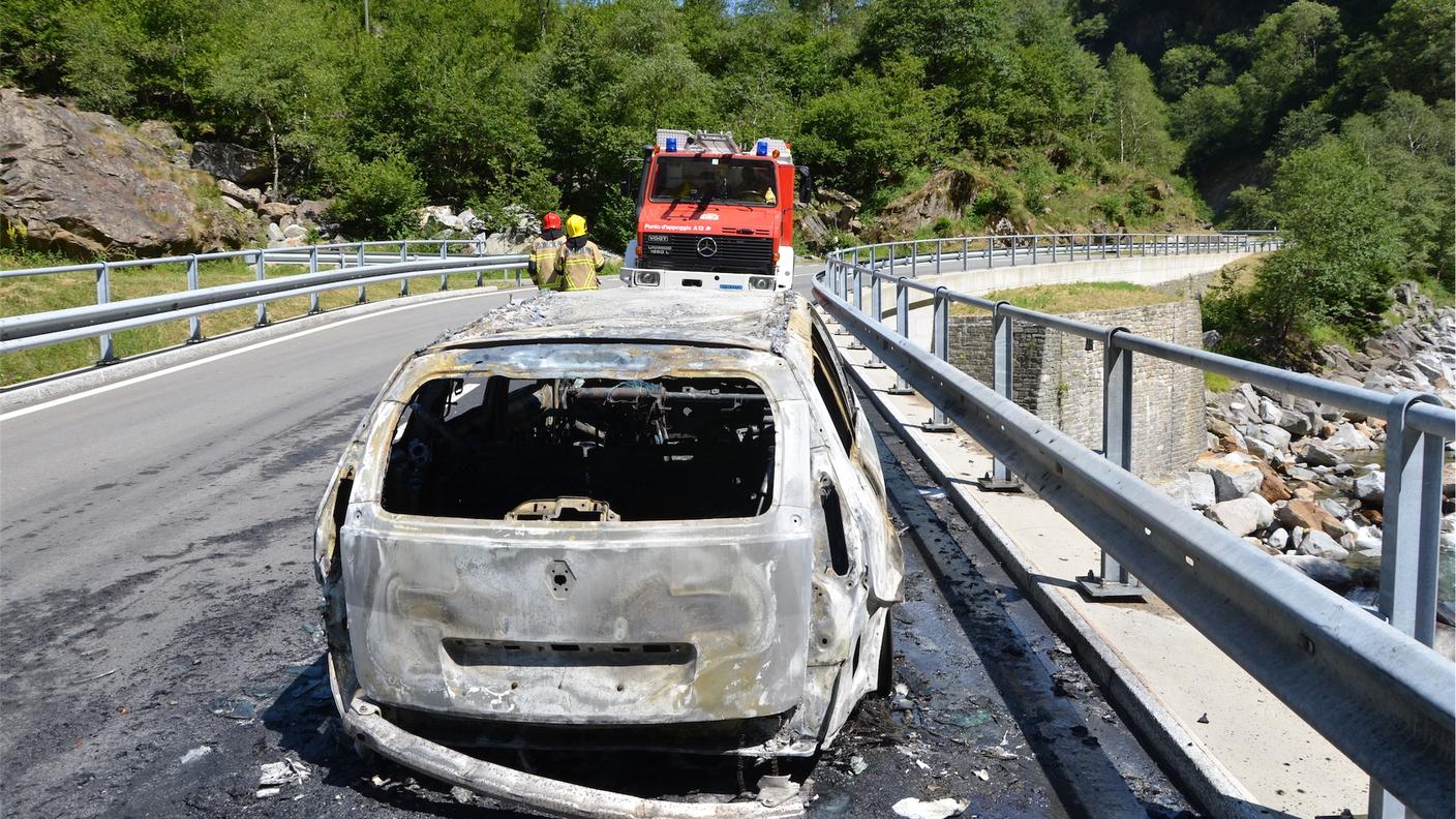 I pompieri della Mesolcina sono intervenuti per domare le fiamme