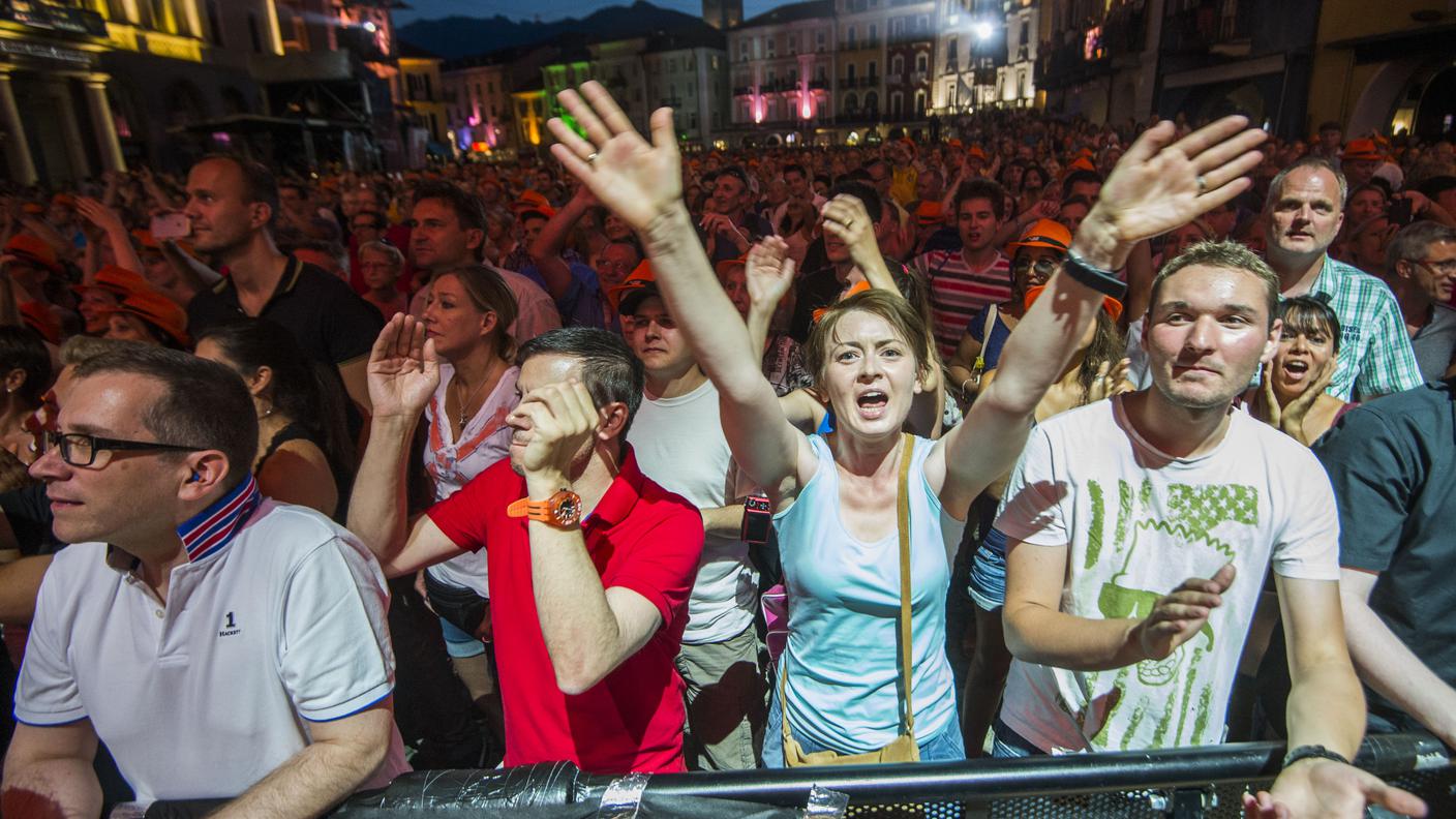 Il pubblico in piazza Grande è all'oscuro degli attriti per Moon & Stars