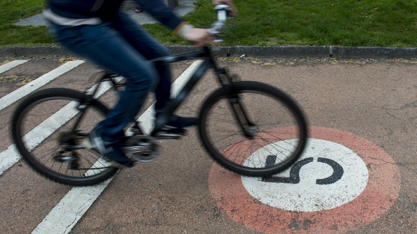 Il limite a 5 Km/h non è servito per lasciare via Rivapiana ai ciclisti