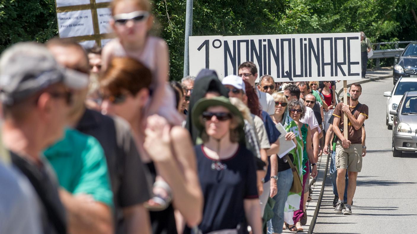 Una foto della protesta del 20 giugno per la vicenda del Pozzo Polenta