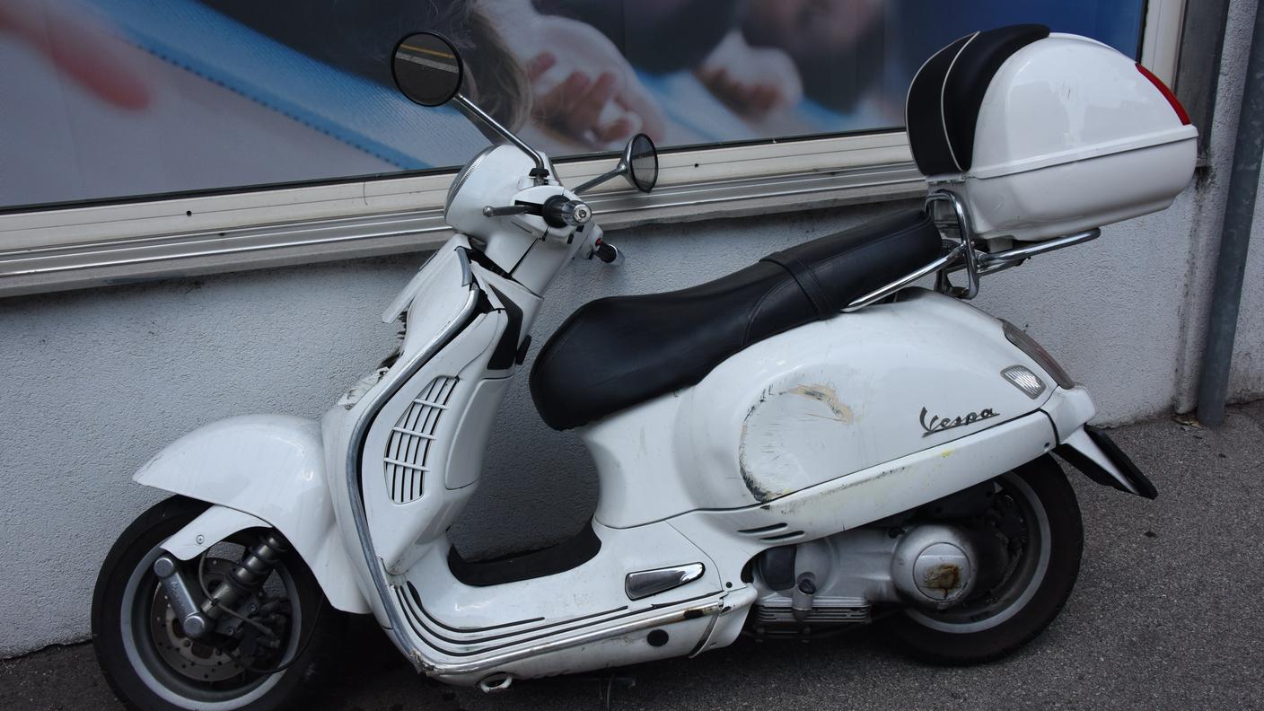 Lo scooter dopo l'incidente