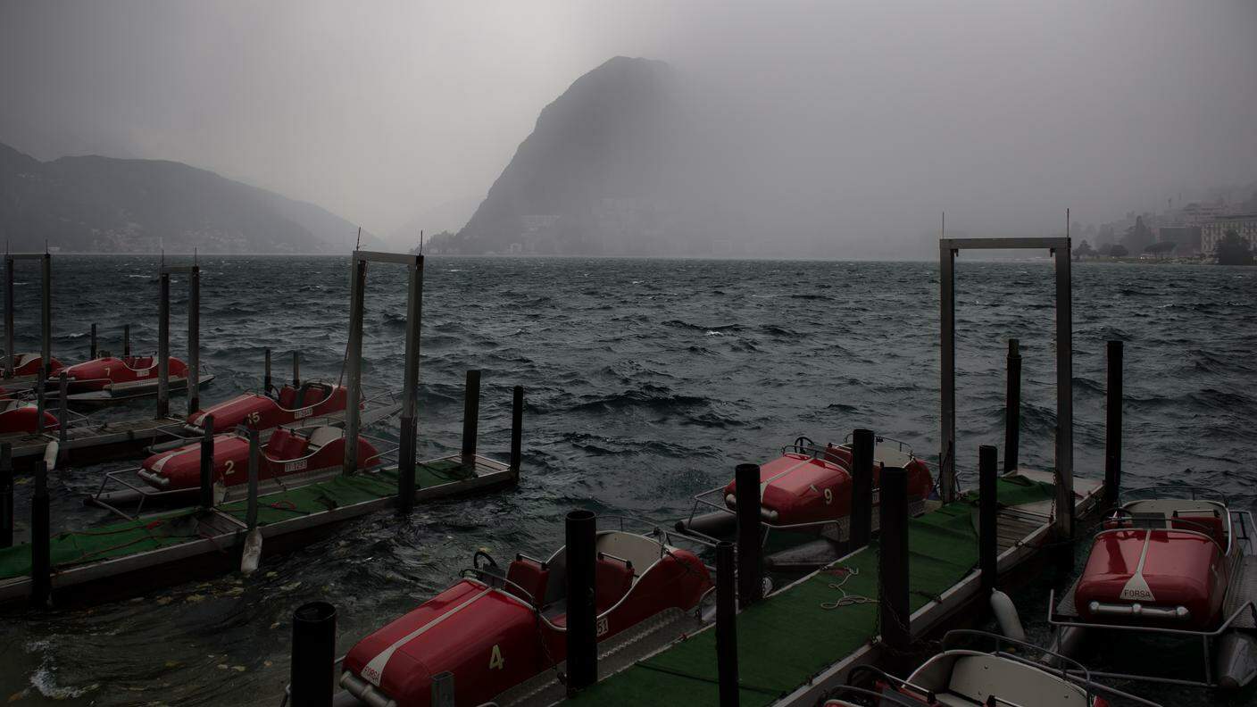 La pioggia sul lago di Lugano