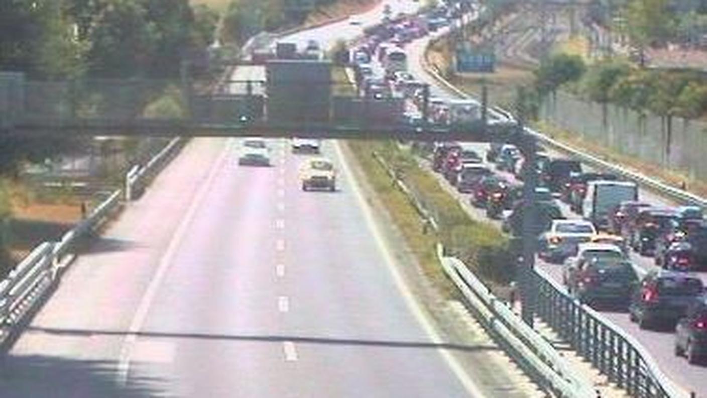 La coda all'altezza di Maroggia verso sud