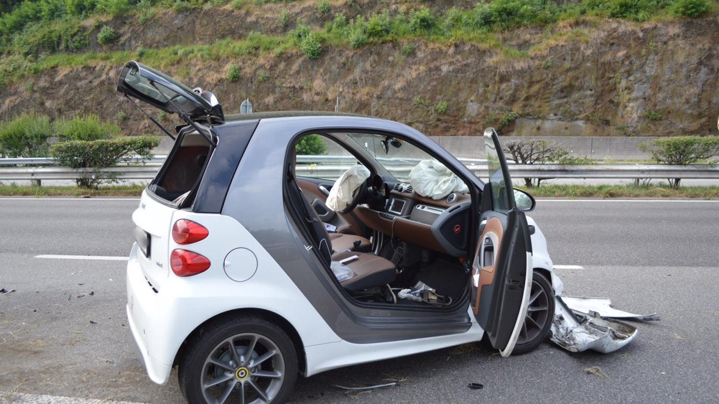 Le ferite riportate dalla conducente non desterebbero preoccupazioni