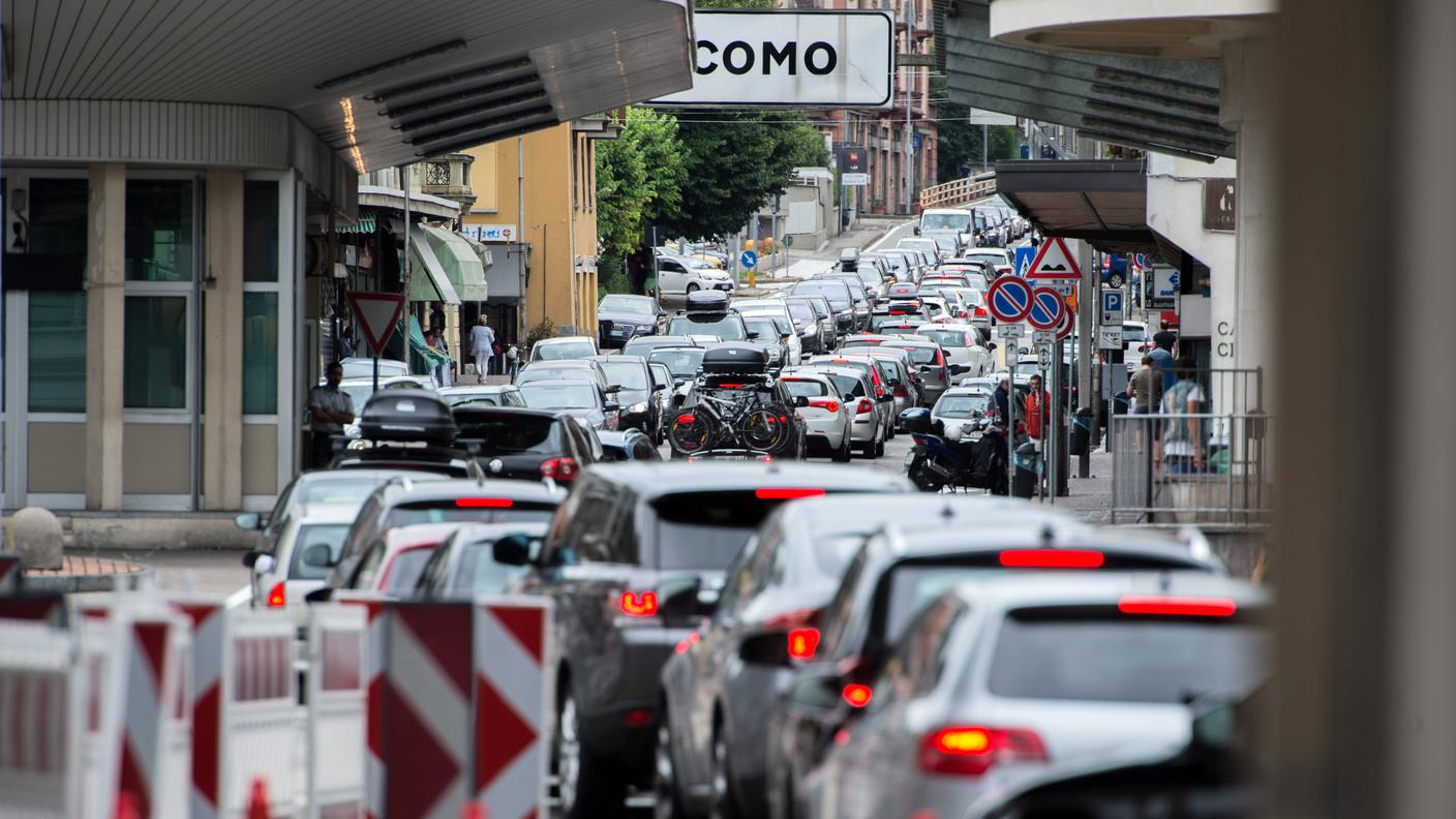 Valichi congestionati dal traffico in entrata ed in uscita