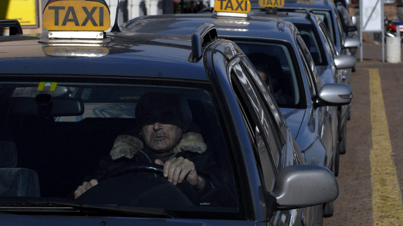 I tassisti luganesi rimarcano l'assenza di controlli contro gli abusivi