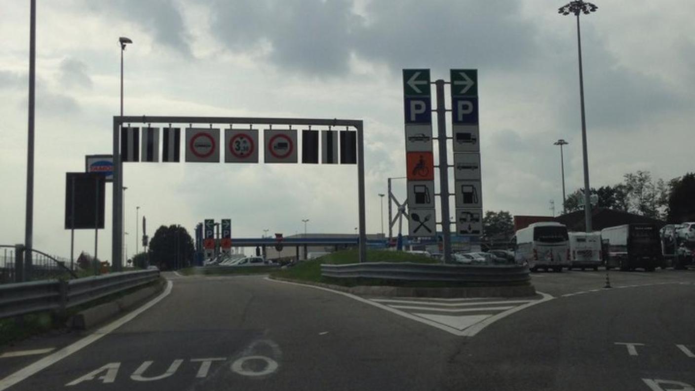 L'entrata dell'area di sosta sulla A9