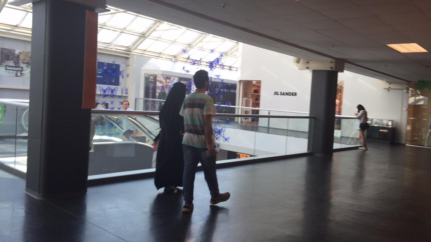 Le clienti arabe al centro commerciale