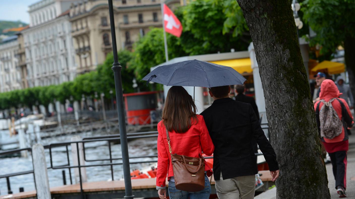Sarà un Ferragosto 2015 con pioggia e ombrelli aperti in Ticino