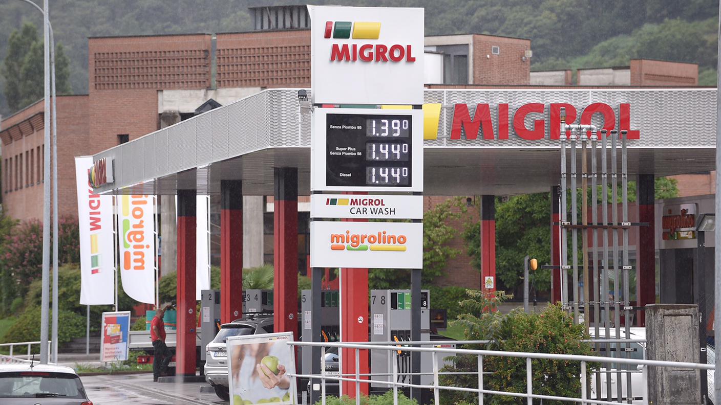 Le sigarette trafugate al distributore venivano rivendute al dettaglio in Italia
