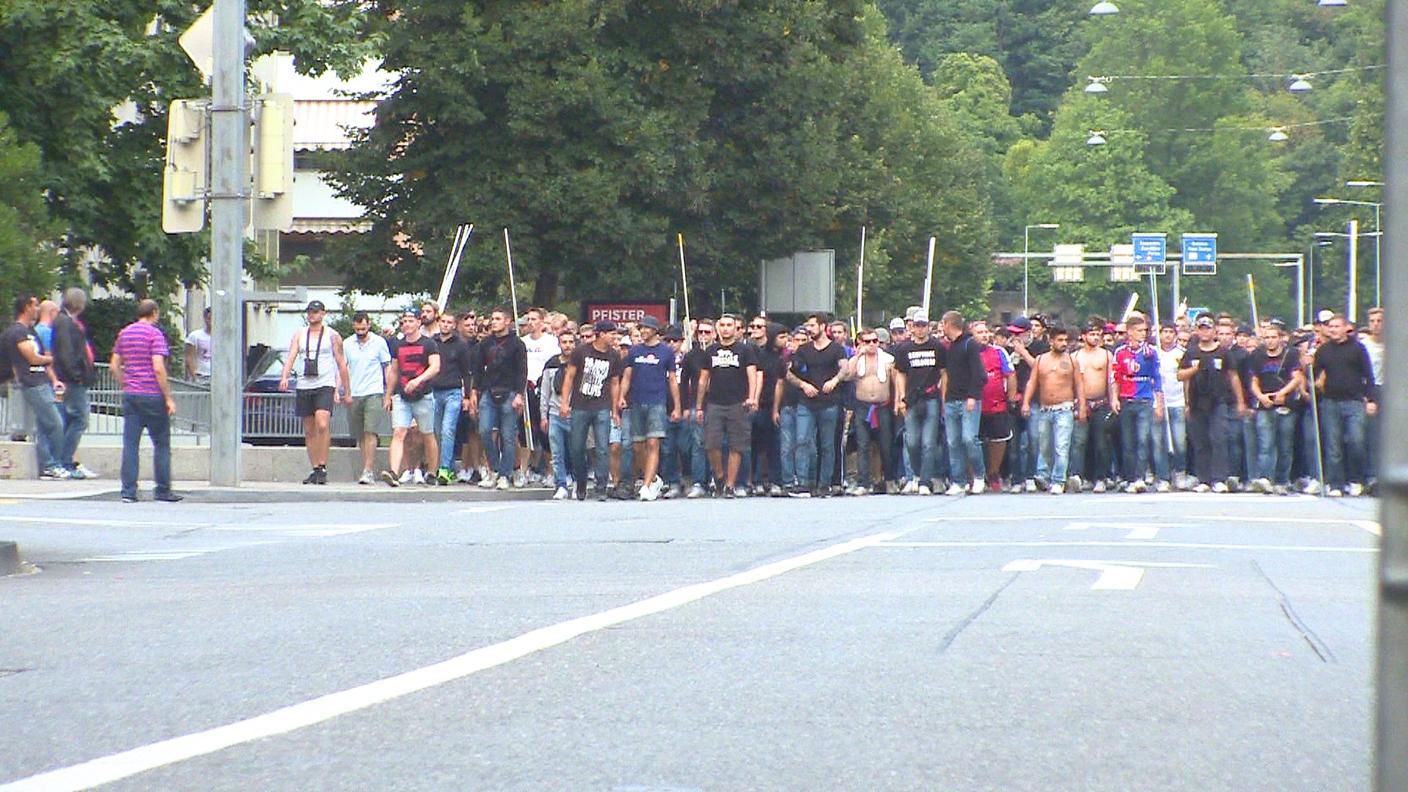Il corteo raggiunge la stazione