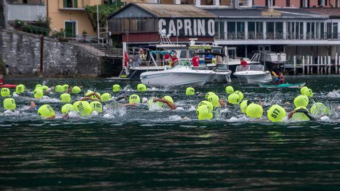 La partenza da Caprino della traversata popolare del Ceresio 2015