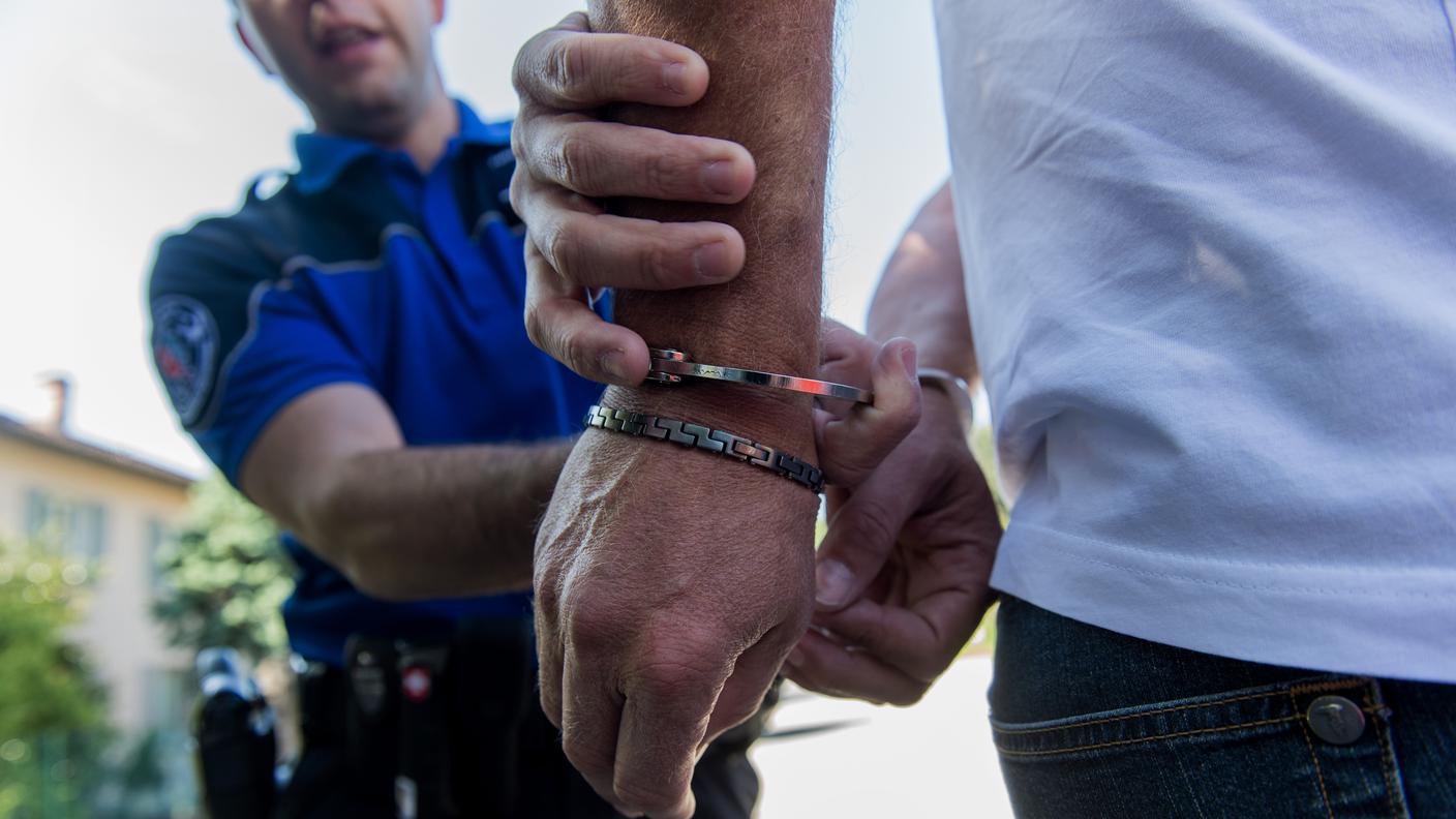 L'ipotesi di reato è quella di rapina aggravata