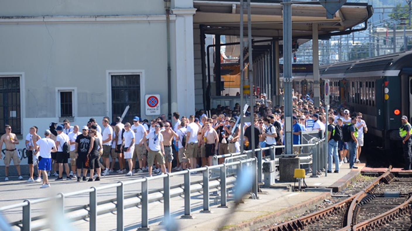 L'arrivo dei tifosi alla stazione di Lugano